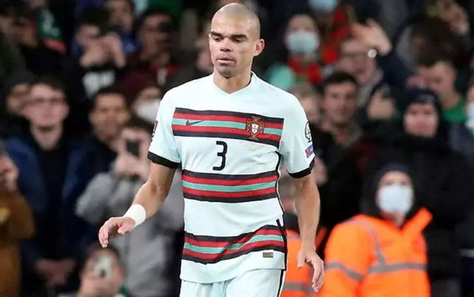 Pepe, zagueiro de 39 anos do Porto. Nascido em Maceió (AL), ele defende a seleção portuguesa.