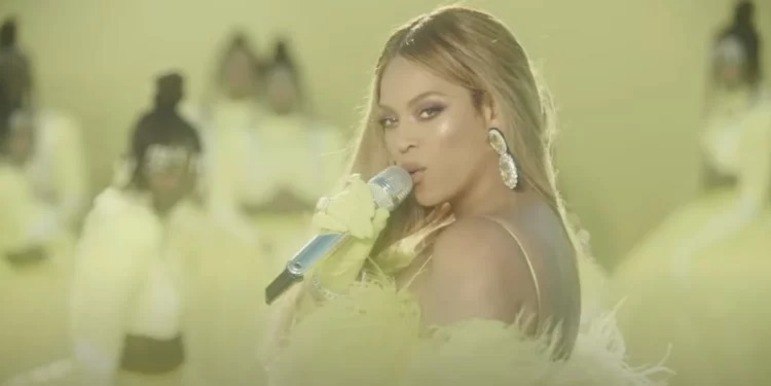 Já neste ano, Beyoncé disputou o Oscar de Melhor Canção Original com Be Alive, feita para a trilha sonora do filme King Richard. Ela foi superada por Billie Eilish, que levou a estatueta por No Time to Die, para o filme do 007. Apesar da derrota, Beyoncé entregou uma performance histórica na premiação