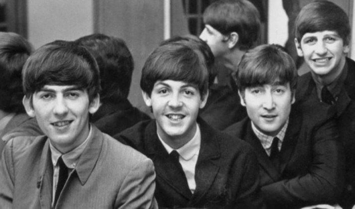 Pergunta número 1: Antes da banda se chamar “The Beatles”, você sabia quais eram as outras alcunhas?