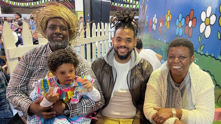 Surpresa! O jurado Lucas Morato é filho do pagodeiro que mais fez as pessoas sofrerem com as letras de suas músicas: Péricles. Seguindo os mesmos passos do pai, o cantor tem feito muito sucesso no samba ao lado de grandes artistas
