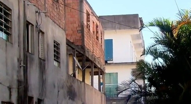 Casas da periferia com dois andares sofrem com o abastecimento de água