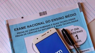 Tempo extra e apoio de pés: veja os recursos de acessibilidade do Enem
 (Reprodução/Escola Educação)