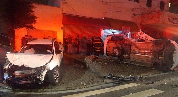 VÍDEO: Imagens mostram momento em que viatura é atingida por carro