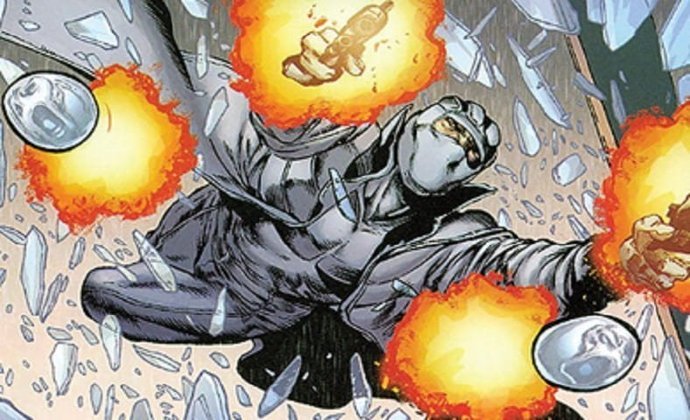 Personagem 2: Fantomex -  Ele foi criado pelo Programa Arma Plus para ser uma sentinela que tivesse condições de enfrentar a população super-mutante existente na Terra. É um personagem pertencente ao universo de X-Men.