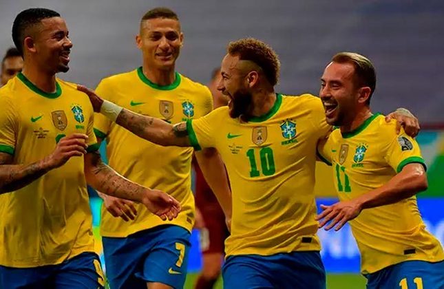 PERTO DA VAGA - Brasil: Líder das Eliminatórias Sul-Americanas com 31 pontos, 15 de vantagem em relação à Colômbia (4º), última com vaga direta para a Copa.