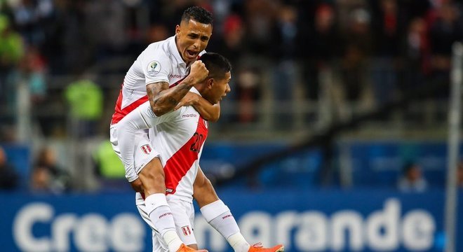 Yokun e Flores, os autores dos tentos do 2 X 0