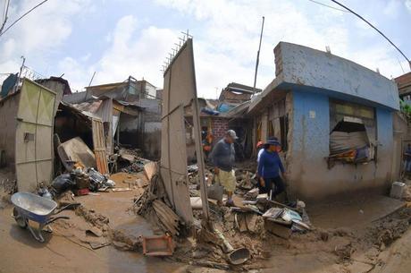 Casas destruídas pelas enxurradas