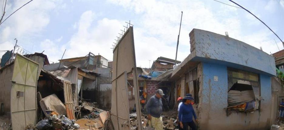Casas destrudas pelas enxurradas