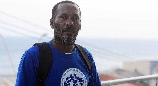  'Com esse óleo aí que está acabando com nossa vida, estou pedindo dinheiro emprestado a parente', diz o pescador Nildo Sacramento