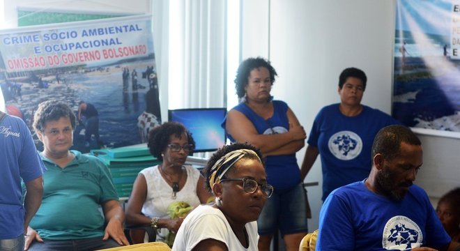 Uma manifestação de pescadoras, pescadores e marisqueiras chegou a ocupar a sede do Ibama em Salvador 