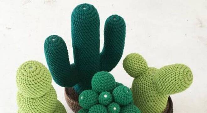 Peso de porta de crochê de cactos 