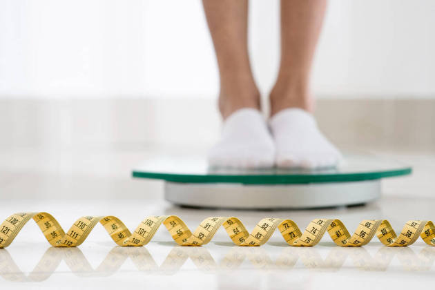 Perder peso de maneira rápida, consistente e segura é um desafio. Em um Brasil com mais de 6,7 milhões de obesos, cada vez mais pessoas recorrem a métodos perigosos e sem supervisão para emagrecer. O jornal britânico Mirror elencou sete dicas do NHS (Serviço de Saúde Nacional do Reino Unido) para eliminar quilos sem colocar a a saúde em risco. Veja a seguir quais são elas: 