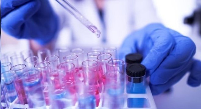 A OMS está acompanhando mais de 700 estudos clínicos pelo mundo com diferentes drogas