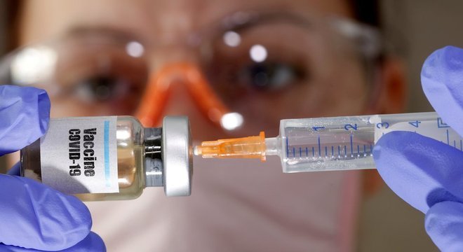 As grandes potências firmaram contratos multimilionários com laboratórios para garantir o fornecimento de vacinas contra o coronavírus.