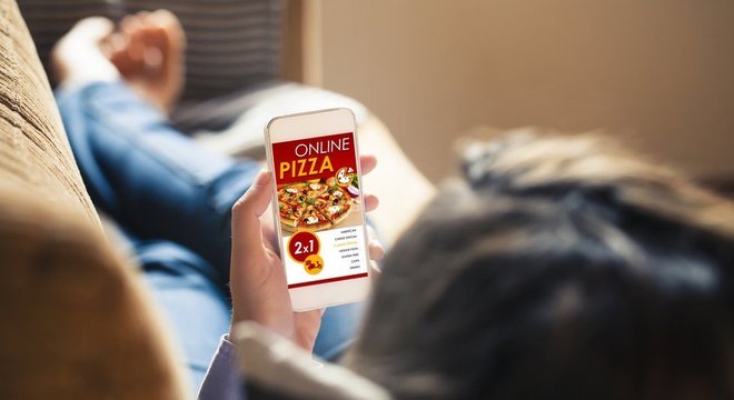 Aplicativos de entrega são populares no Reino Unido e atraem muitos brasileiros interessados em trabalhar como entregadores (foto ilustrativa)