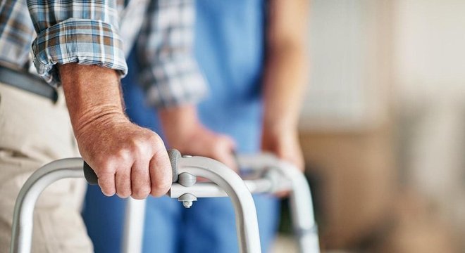Coordenar o movimento de um robô em torno de um humano possivelmente doente será um verdadeiro desafio