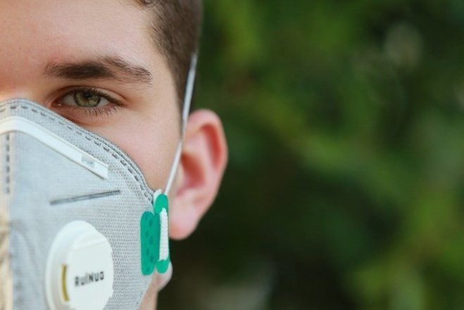 A Unicamp (Universidade Federal de Campinas) divulgou, nesta semana, os custos de equipamentos e insumos para tratar pacientes com covid-19. A área da saúde da universidade presta assistência exclusivamente pelo SUS a uma população de mais de 6,5 milhões habitantes. Segundo Manoel Bértolo, diretor executivo de Saúde da faculdade, existe uma dificuldade muito grande de combater a pandemia. “Nós estamos enfrentando uma verdadeira guerra. Isso é uma luta contínua e de todos.”