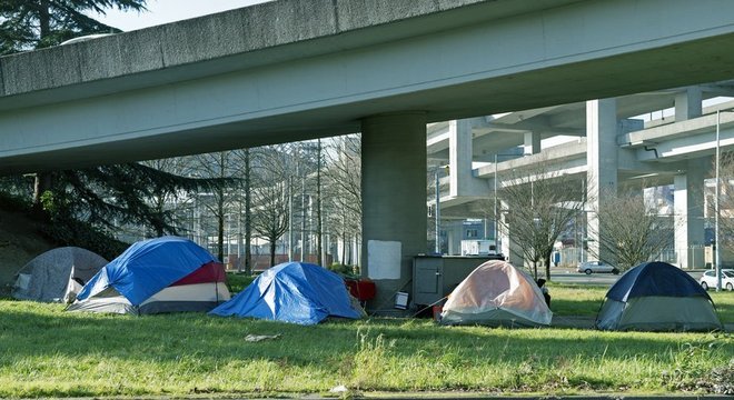Número de pessoas sem-teto aumentou em Seattle, cidade-sede da Amazon; empresa combateu um projeto de lei local que elevaria impostos de grandes empregadoras