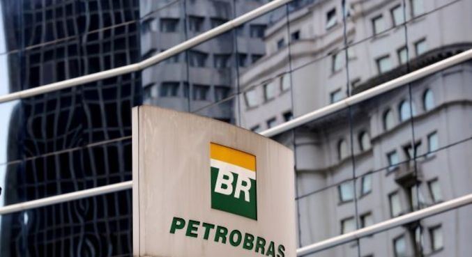 O novo governo pretende rever a política de distribuição de dividendos da Petrobras