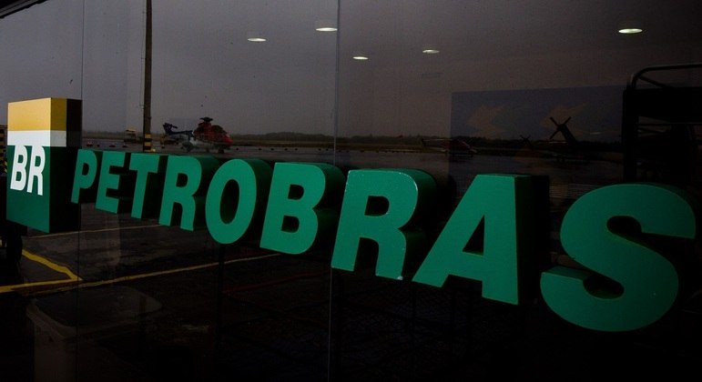 Funcionários da Petrobras na Bacia de Campos entram em greve na 2ª