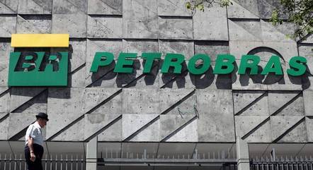 Petrobras omitiu alteração de política ao mercado