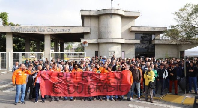 Trabalhadores da Petrobras também interromperam atividades