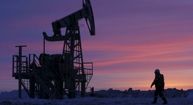 Demanda por petróleo aumentará para 101,6 milhões de bpd em 2023, prevê AIE
