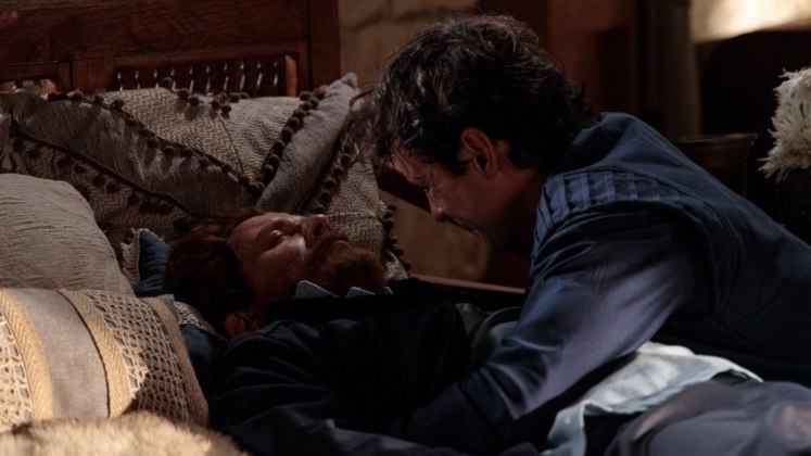 A despedida de Davi em A Consequência, por Guilherme Dellorto No final da oitava temporada da série, o público se despediu do personagem vivido por Petrônio Gontijo na fase madura. Após coroar Salomão (Guilherme Dellorto), Davi morreu em seus aposentos. 'Fiquei muito mexido, foi um lugar genuíno de muita dor e que é difícil de mexer, porque é incômodo, desconfortável. Mas ainda bem que aconteceu nessa cena, tem toda uma sensibilidade. E que bom que foi desse jeito, porque foi genuíno', compartilhou o ator. 