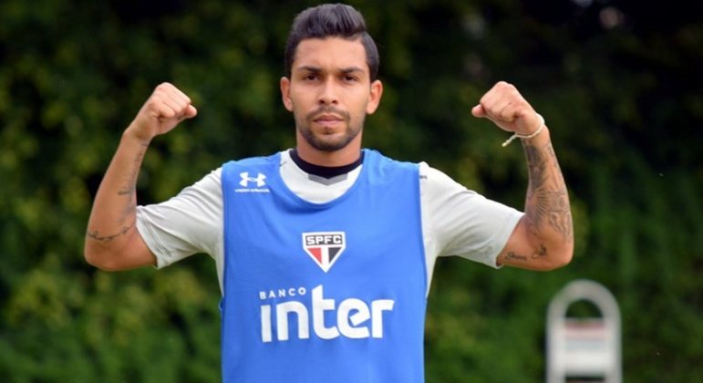 Petros (volante) - 32 anos - Sem clube desde outubro de 2021 - Último clube: Al-Nassr - Valor de mercado: 2 milhões de euros (R$ 12,39 milhões)