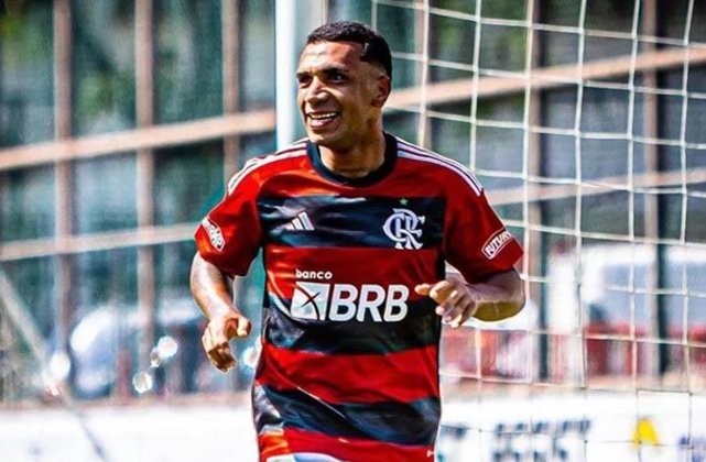 PETTERSON - No melhor ataque do Flamengo na partida, Lorran deu ótimo passe para Petteson, que chutou. Mas a bola parou na defesa de goleiro Fabrício. NOTA 5,0 - Foto: Divulgação/Flamengo