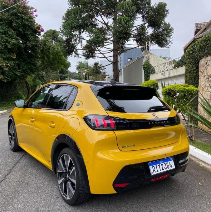 Peugeot e-208 é muito agradável de dirigir
