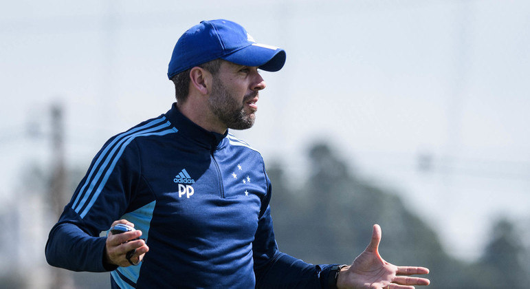 Lucas Silva fala sobre preparativos ao próximo jogo do Cruzeiro e marca de  200 jogos