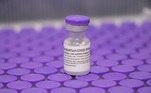 A farmacêutica Pfizer planeja ter disponível em março uma vacina atualizada contra a Covid-19 que inclui uma proteção maior à variante Ômicron do coronavírus. Em entrevista à emissora estadunidense CNBC na segunda-feira (10), Albert Bourla, diretor-executivo da companhia, afirmou que os primeiros lotes já estão sendo fabricados 