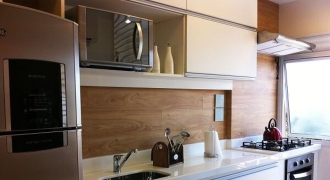 Pia de porcelanato cozinha pequena em apartamento