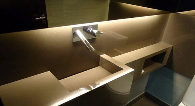 Pia de porcelanato para banheiro com cuba e nicho esculpidos