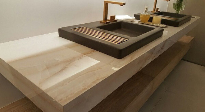 Pia de porcelanato para banheiro com duas cubas 