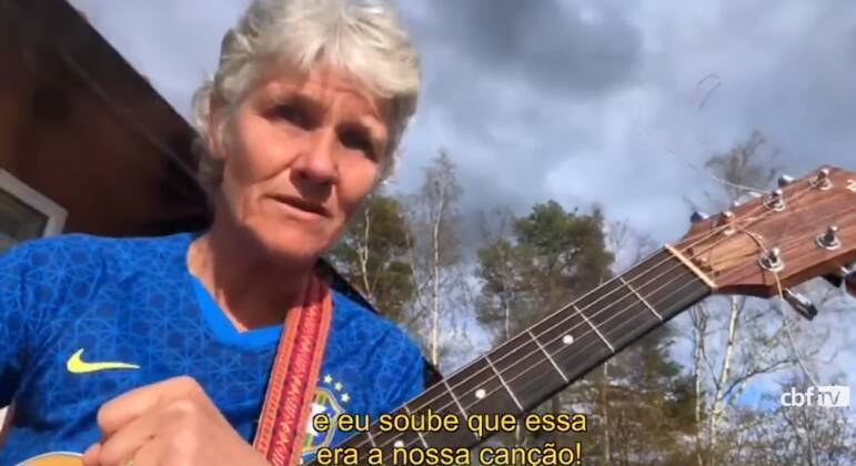 6. Fã de Alceu ValençaMais brasileira que nunca, em 2020, Pia se assumiu fã do cantor Alceu Valença e postou um vídeo cantando um trecho da música 