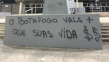 Torcida do Botafogo picha muros do Nilton Santos: 'Time de covardes'