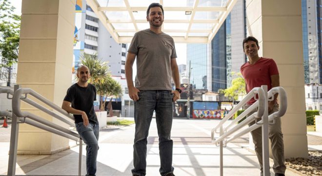Pier-da-esquerda-pra-direita-Rafael-Oliveira-Igor-Mascarenhas-e-Lucas-Prado.-Fotografia-Andre-Porto.