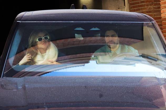 Pouco depois da separação do casal, que se conheceu nos bastidores da Copa do Mundo de 2010, Piqué foi visto com Clara Chía, e os boatos de traição tomaram a internet