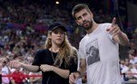 Aposentado do futebol, Piqué segue sendo capa dos principais jornais por conta da polêmica separação com a modelo Shakira. Juntos a mais de dez anos, a relação teria acabado por conta de uma traição do zagueiro. A fofoca ganhou tons ainda maiores de dramaticidade após a cantora colombiana lançar uma música com letra ácida, confirmando as já fortes suspeitas de infidelidade.O R7 listou alguns dos casos mais marcantes de famosos envolvidos em adultério que viraram notícia mundo afora. Confira a lista: