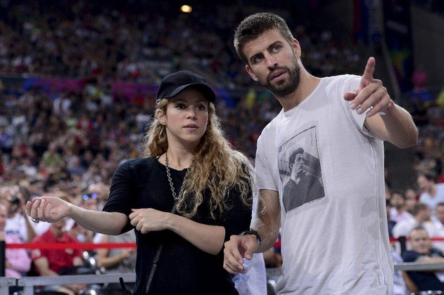 Apesar do término e polêmicas recentes, Piqué e Shakira foram casados por 11 anos. O ex-zagueiro do Barcelona e a cantora colombiana se conheceram nos bastidores da Copa do Mundo de 2014, vencida pela própria Espanha. Os dois têm dois filhos