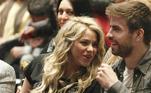 O ex-jogador Gerard Piqué e a cantora Shakira anunciaram a separação em junho de 2022. O fim do relacionamento parecia amigável, até a colombiana lançar duas músicas — uma em outubro de 2022 e a outra em janeiro de 2023 — sobre o ex-Barcelona e um suposto adultério. As canções parecem ter tirado a paz do atleta, que agora busca provocar a artista nas mais diversas oportunidades