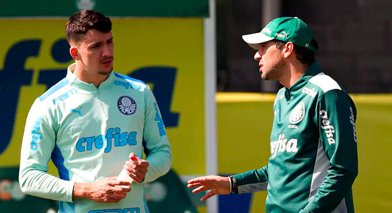 Piquerez foi direto sobre Abel no Palmeiras. "Ninguém vai ficar aqui para sempre."