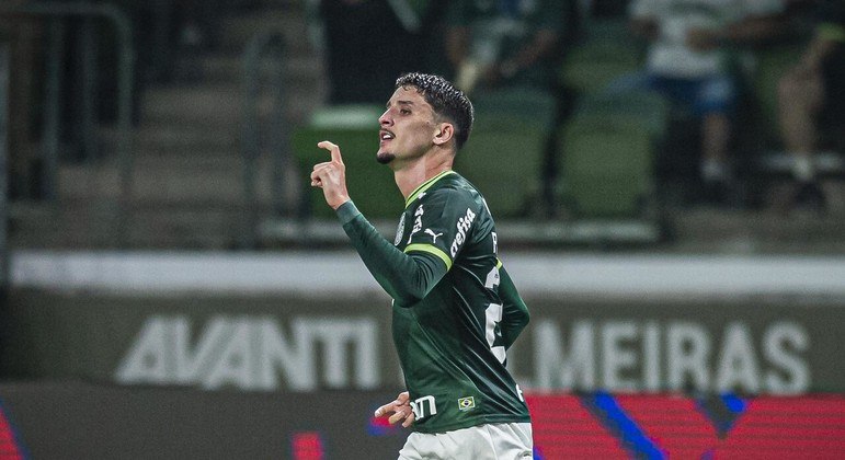 Piquerez comemora belo gol marcado na vitória desta quinta (9)
