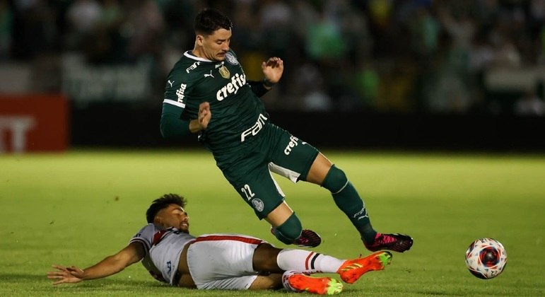 Piquerez em ação em Botafogo x Palmeiras pelo Campeonato Paulista