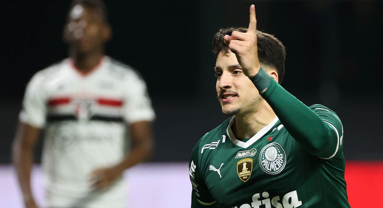 Piquerez comemora gol anotado em duelo entre Palmeiras e São Paulo pela Copa do Brasil