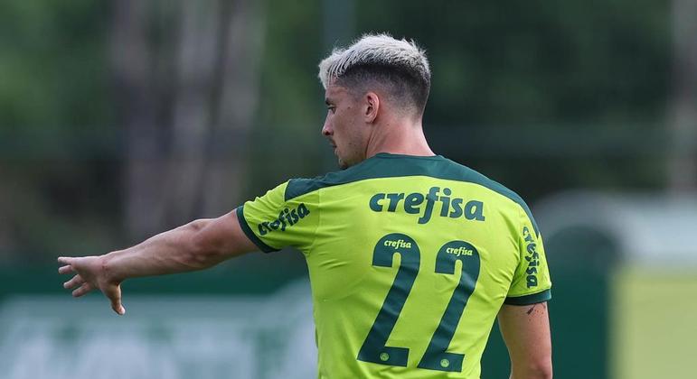 Piquerez durante jogo-treino do Verdão pela pré-temporada de 2022 contra o Primavera