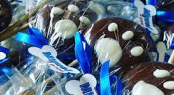 Pirulitos de chocolate com patinhas