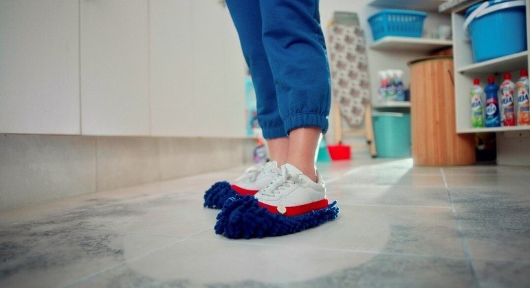 Promoção Veja Pisadinha vai sortear R$ 1 milhão e milhares de pares de pisadinhas para você limpar a sua casa dançando